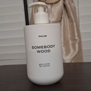Phlur Somebody Wood Body Lotion - Cream